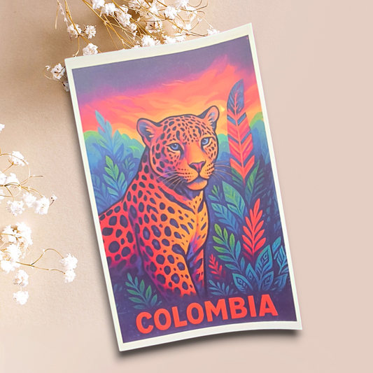 Libreta ilustrada con jaguar entre hojas de colores y texto Colombia