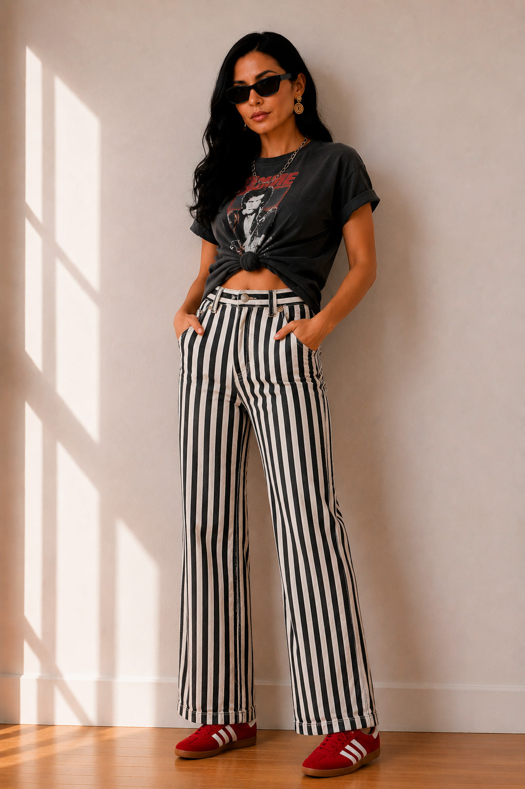 Pantalón de rayas verticales blanco y negro